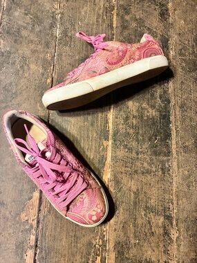Divided Pink Paisley Low-Top Sneakers